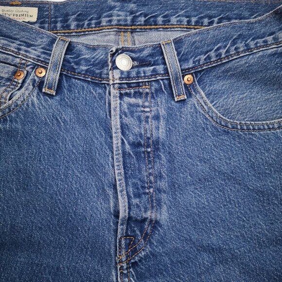 Levi's 501 Men's Size 30/30 Medium Wash Button Front Closure Blue Jeans - Picture 6 of 12